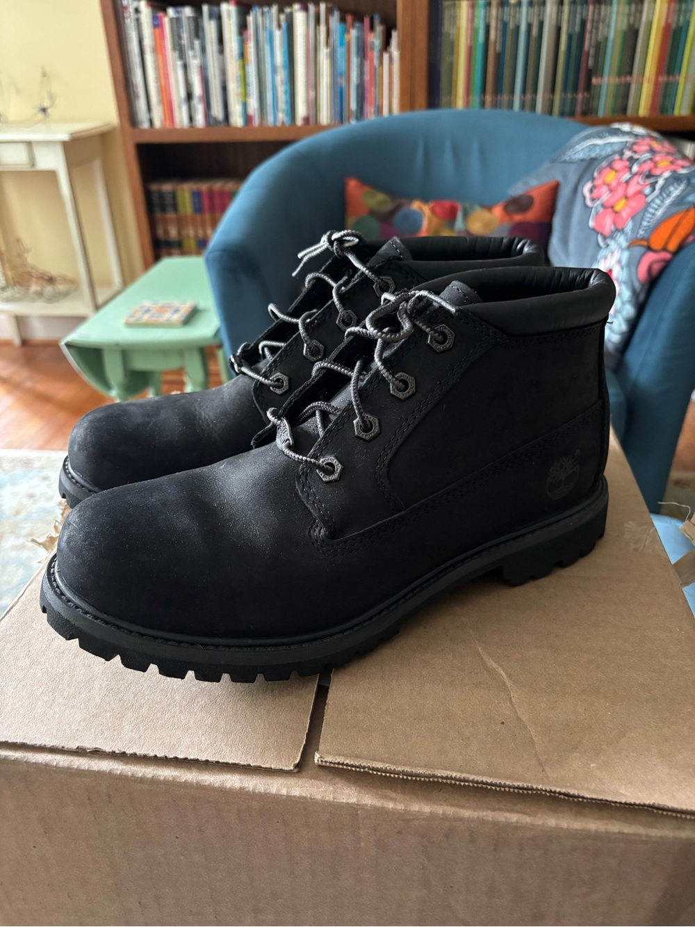 Timberland Women’s Nellie Waterproof Chukka Boots Black Nubuck Size 8.5M 23398